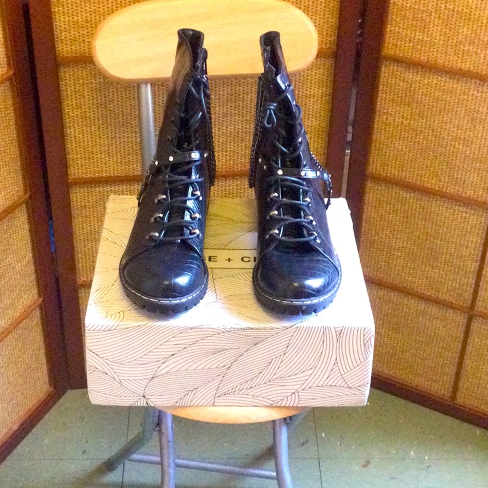 Chase and Chloe Ankle Boots ALEXA-1 Black CROCO Size 11, Brand New